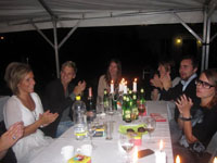 Bra �s under alls�ngen ibland borden.
